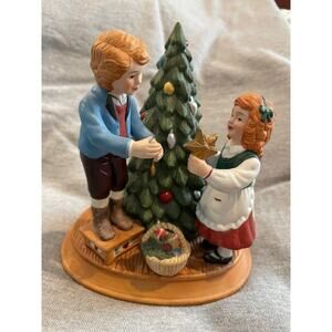 Vtg AVON Christmas Memories "Keeping the Xmas Tradition" Porcelain Figurine 1982